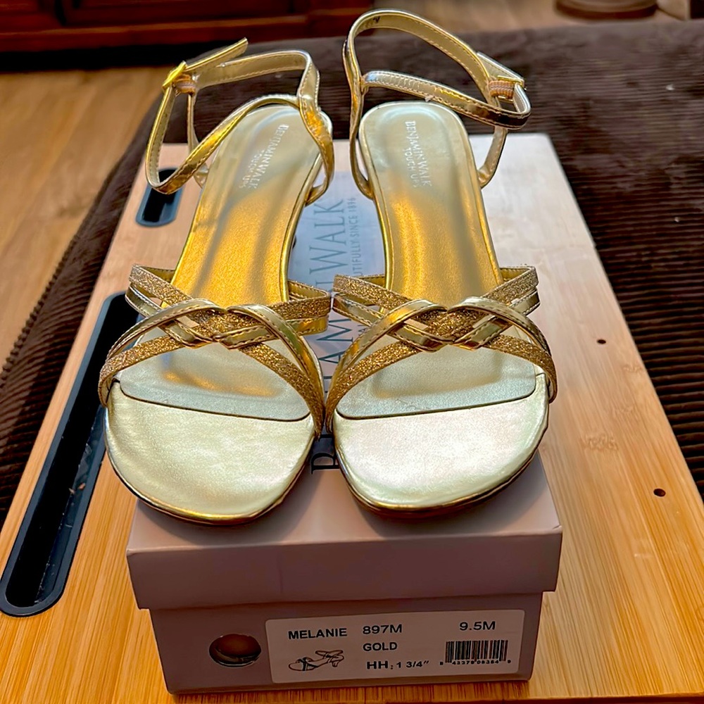 Ladies gold sanders